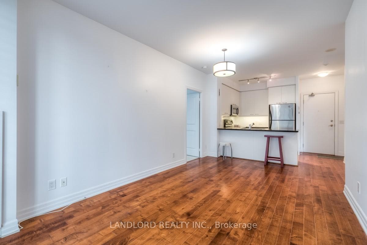 500 St Clair Avenue Unit 1402 photo 4