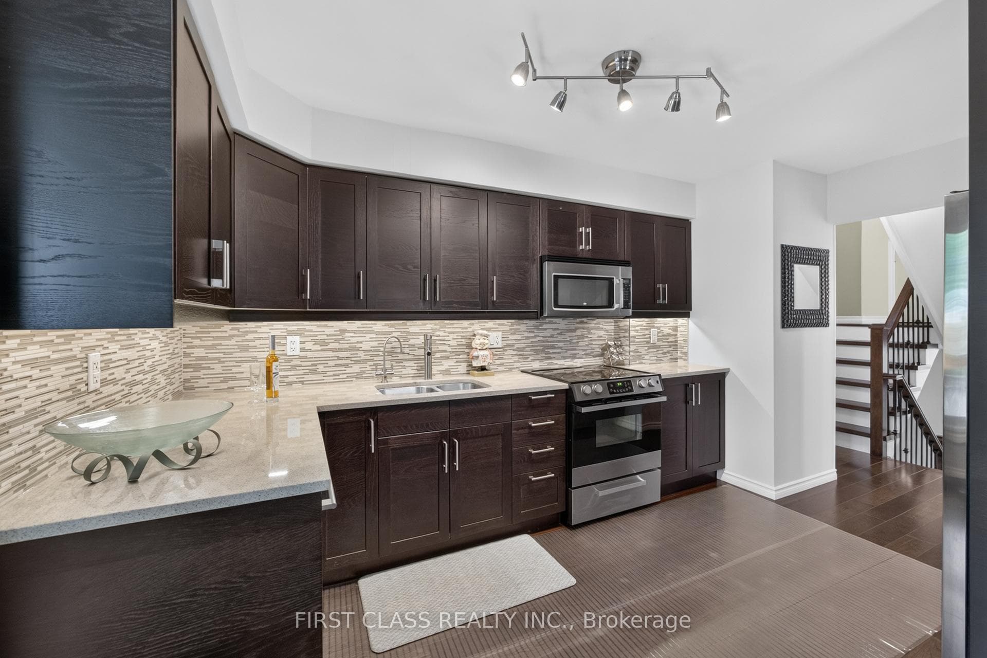 202 Royal Orchard Boulevard photo 19