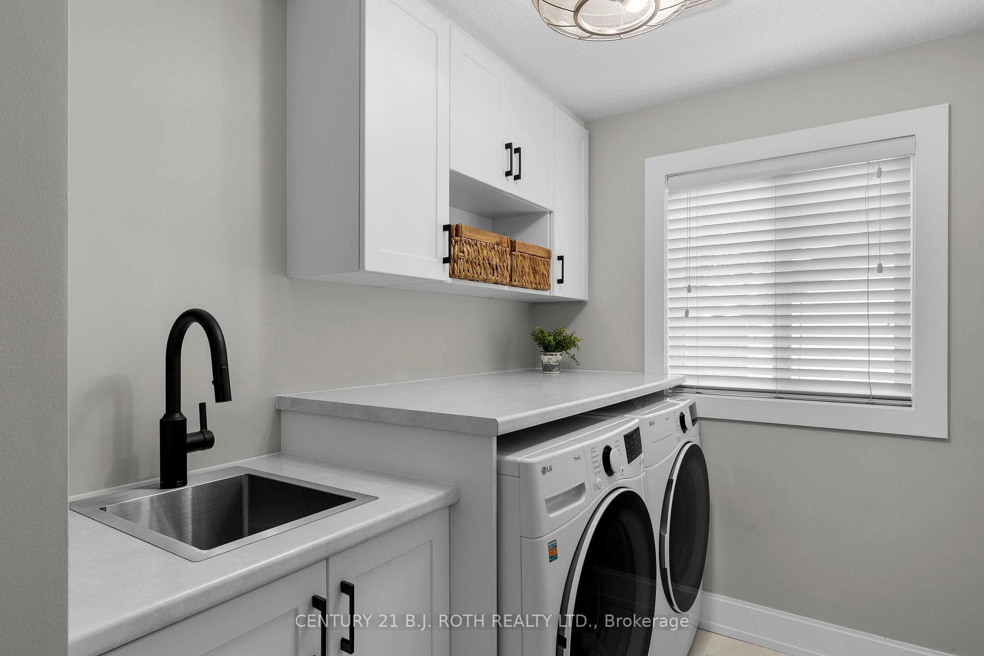 63 ROSE Street photo 21