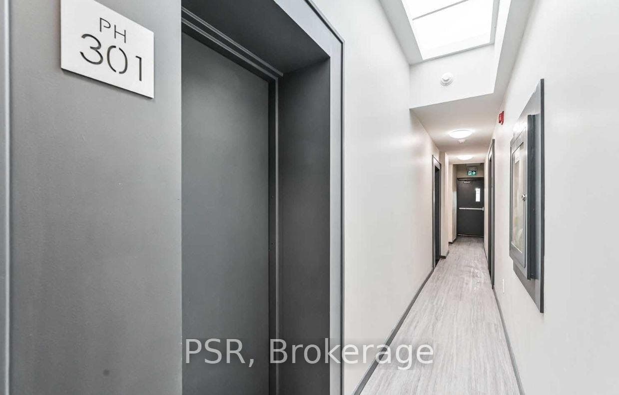 1989 Yonge Street Unit PH301 photo 4