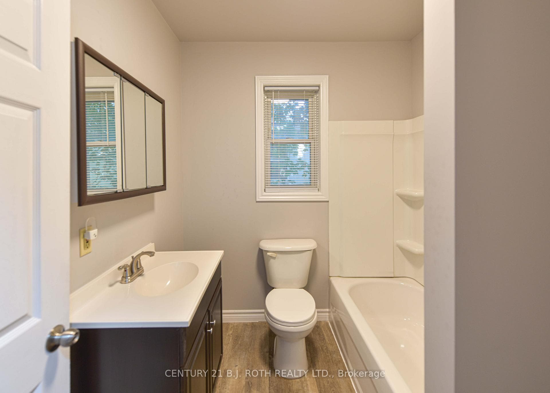 39 Westmount Drive photo 20