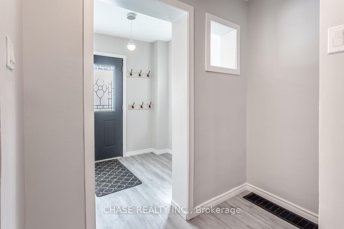 513 Queensdale Avenue photo 3