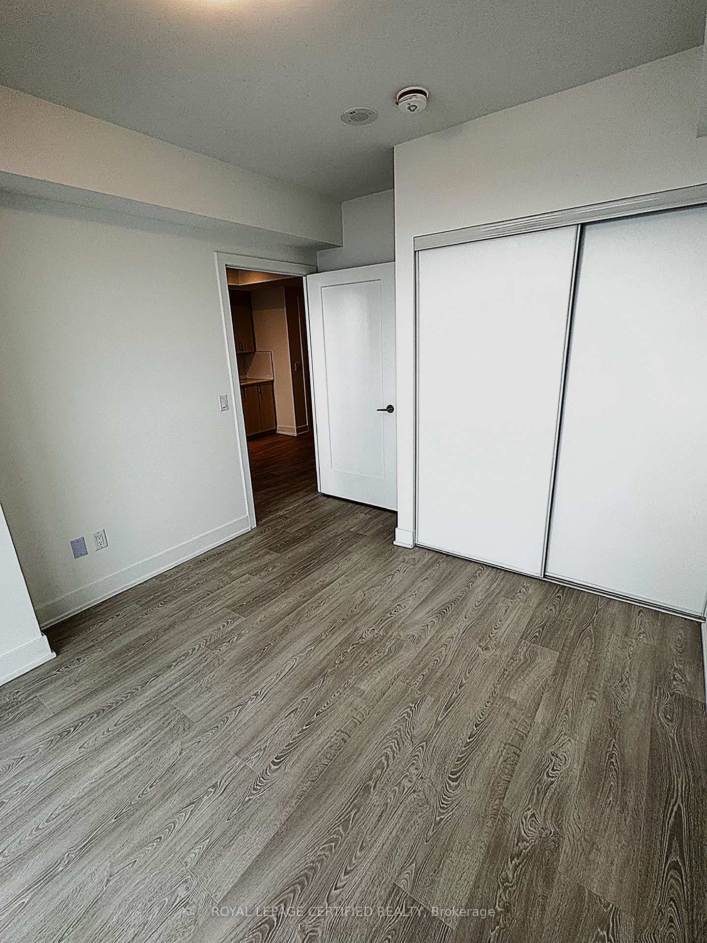 2425 Simcoe Street Unit 2101 photo 4