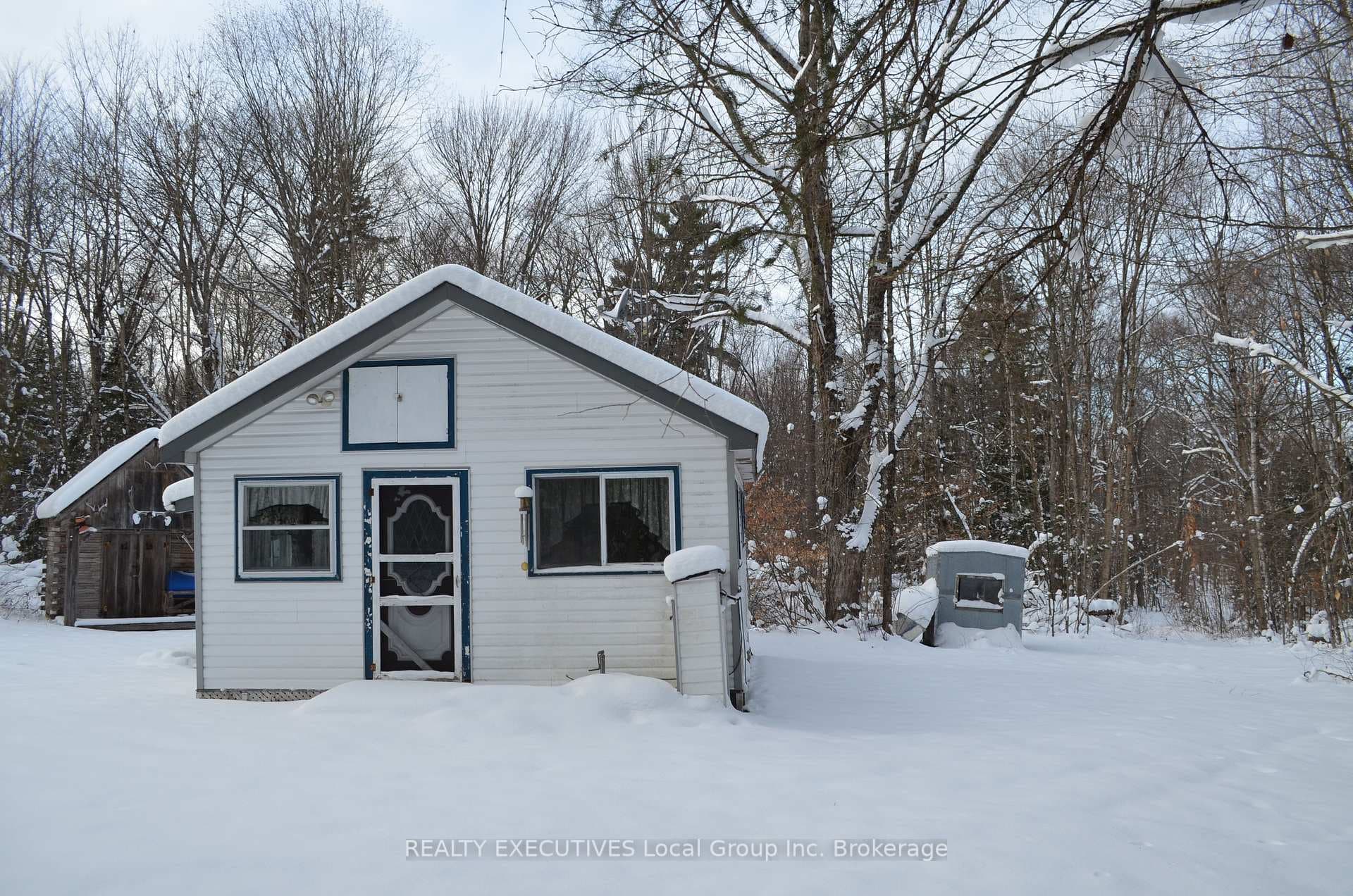 584 Proudfoot Road photo 3