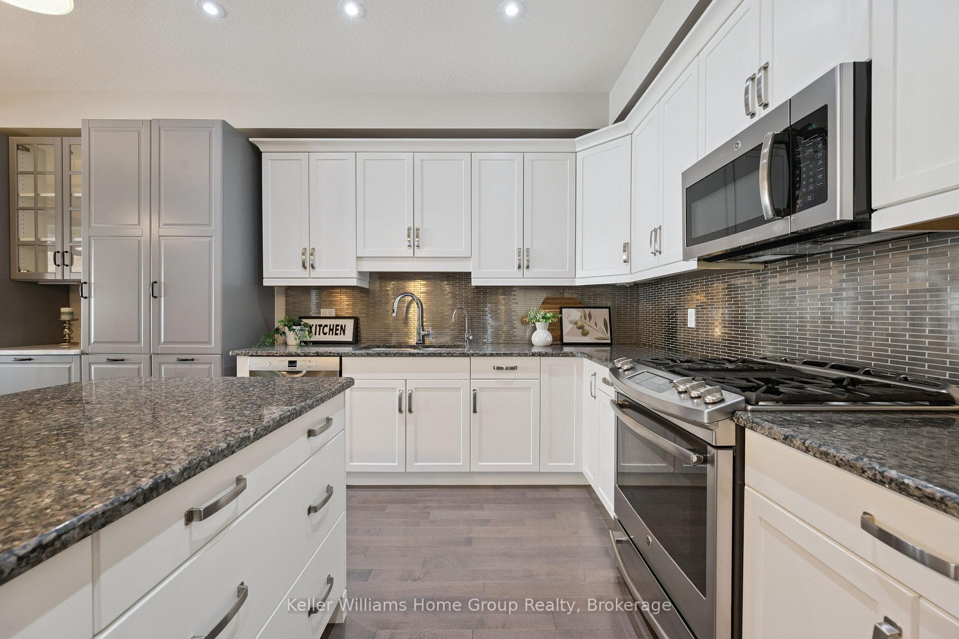 254 Gosling Gardens Avenue Unit 11 photo 17
