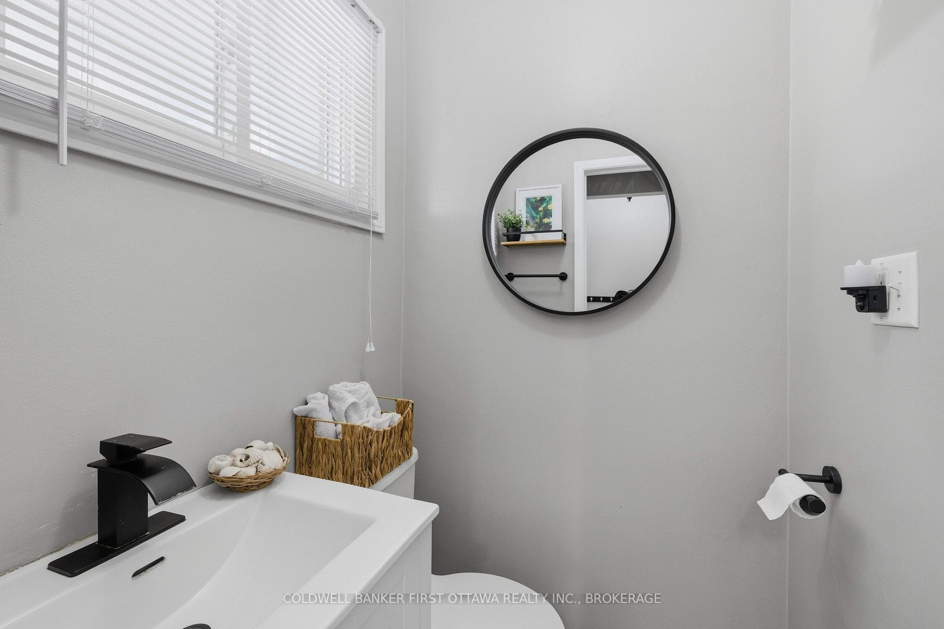695 Laidlaw Crescent photo 20