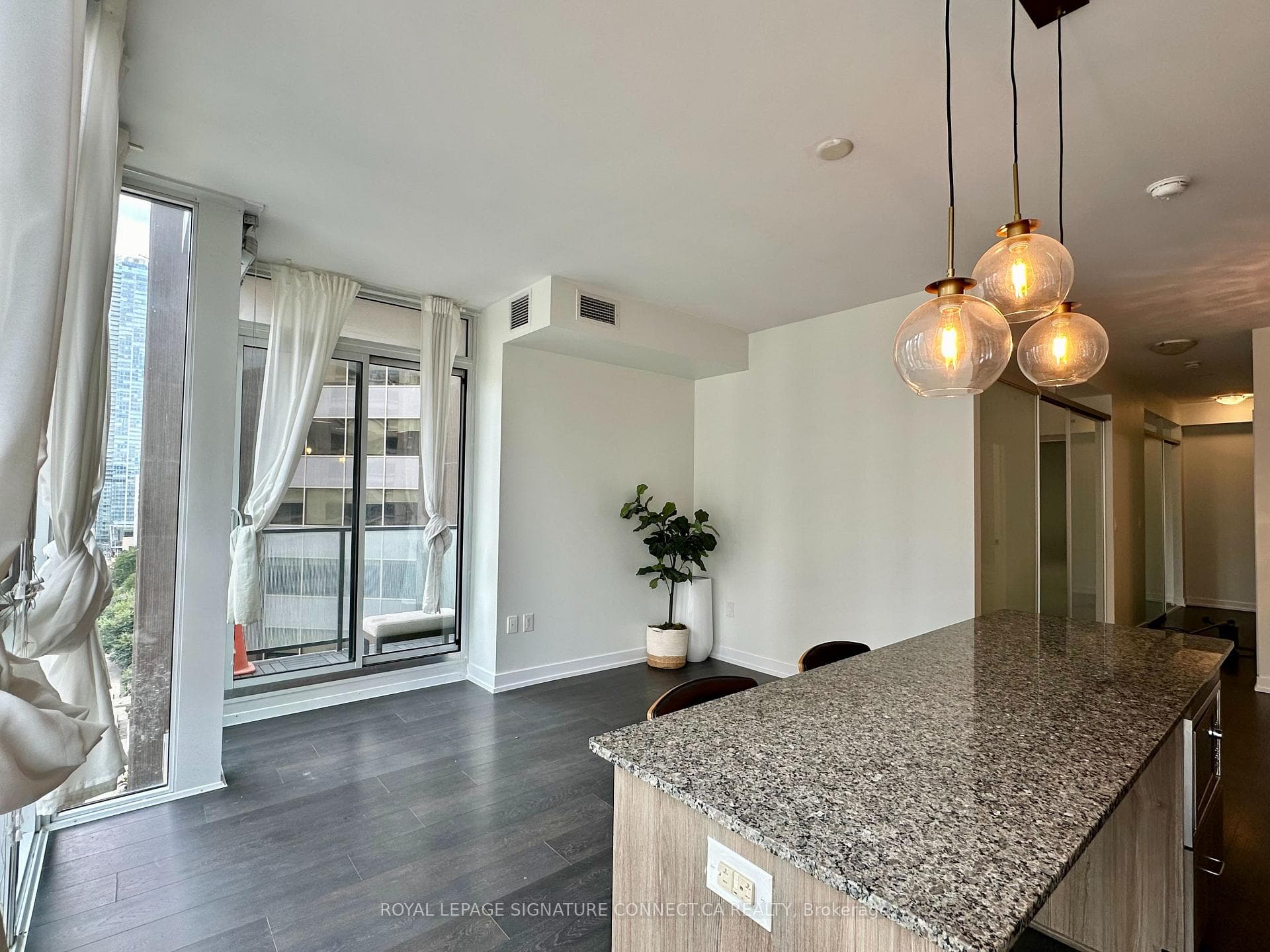 426 University Avenue Unit 1108 photo 6