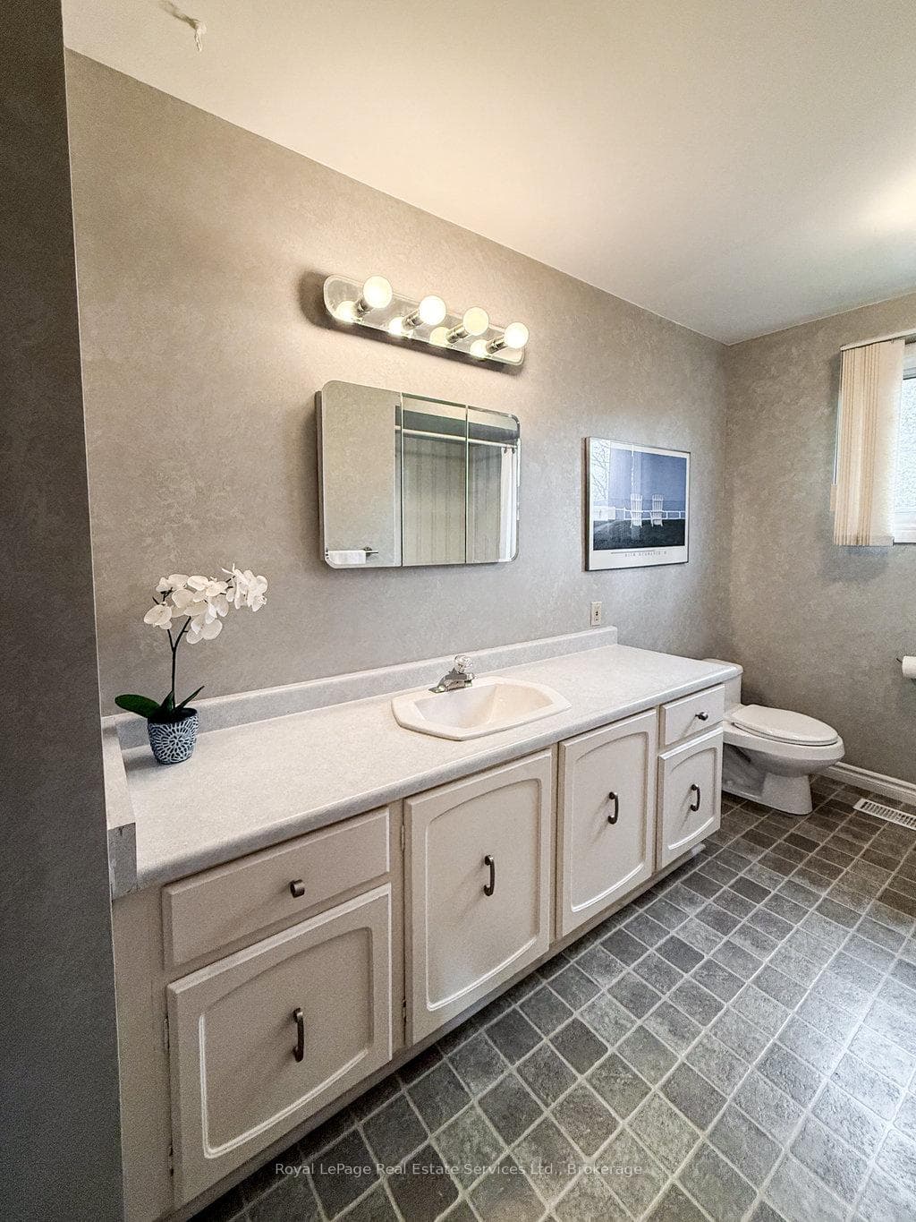 2086 Thornlea Drive photo 13