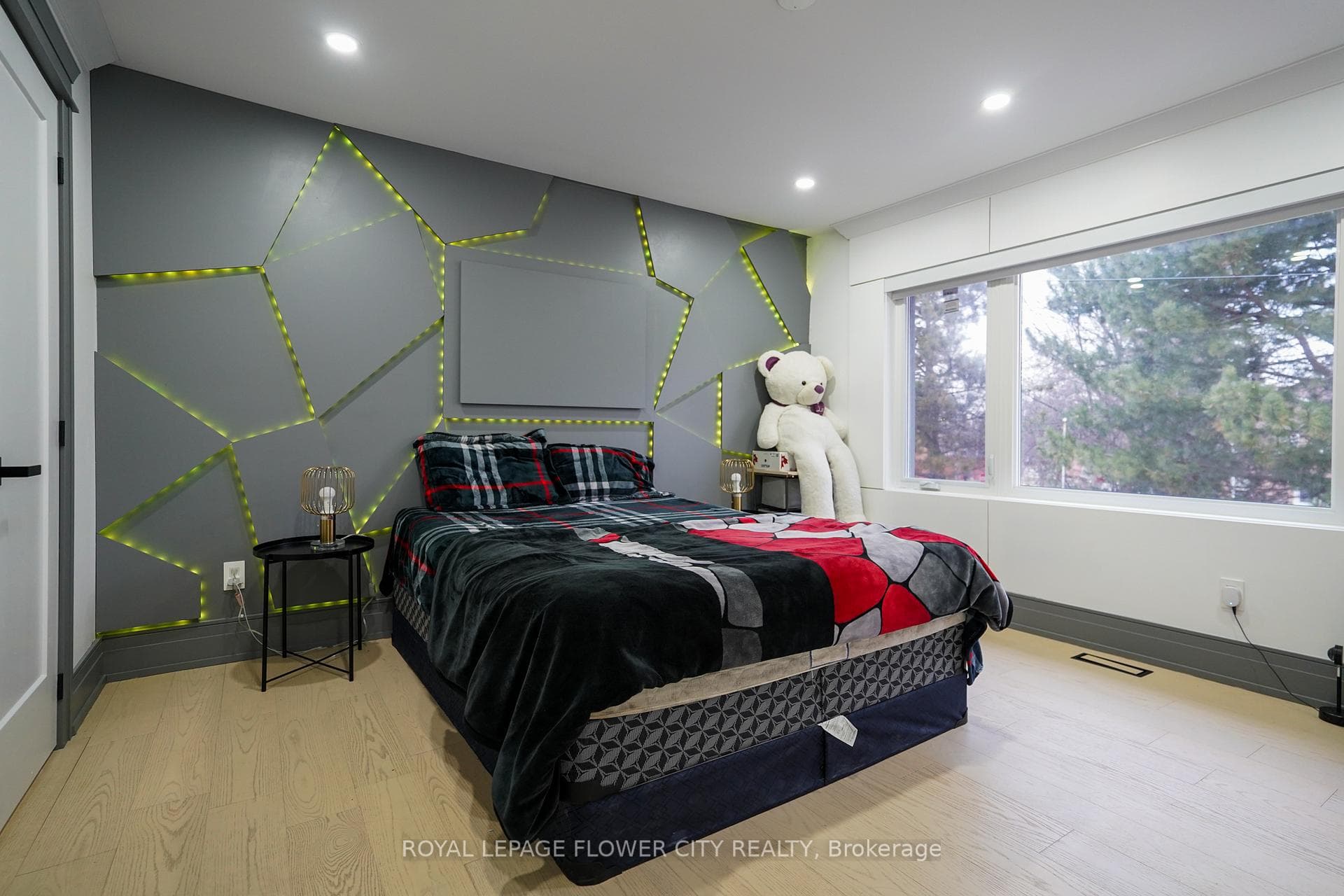 32 Langley Place photo 26