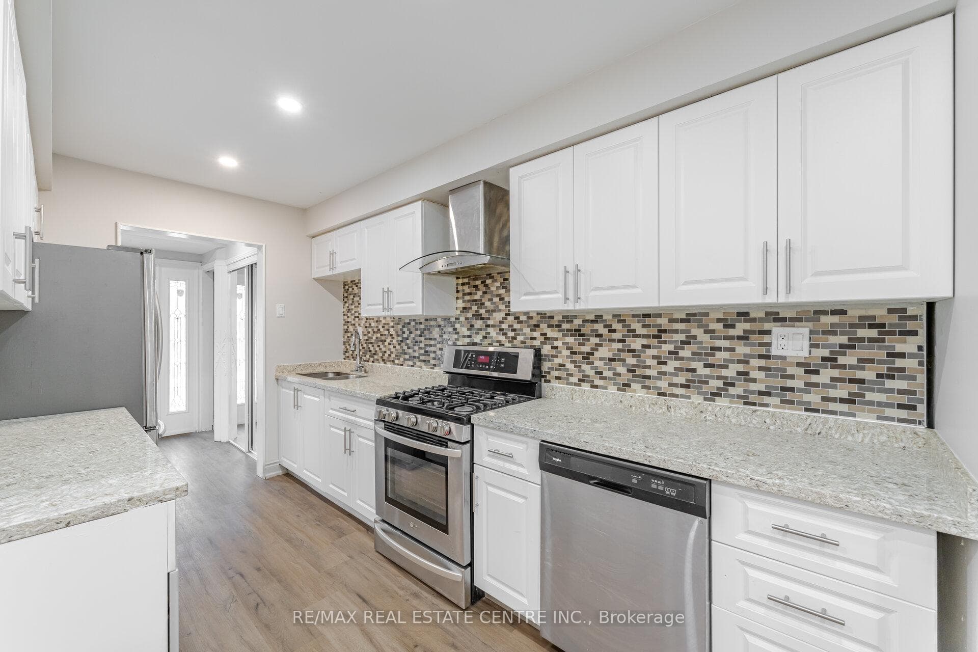 91 Manitou Crescent photo 18
