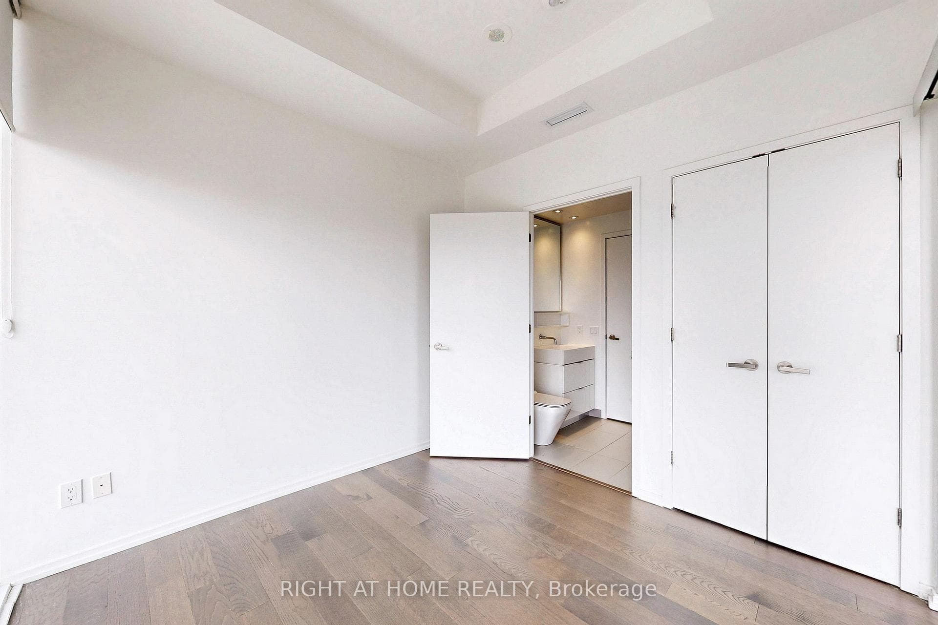5 Soudan Avenue Unit 905 photo 16