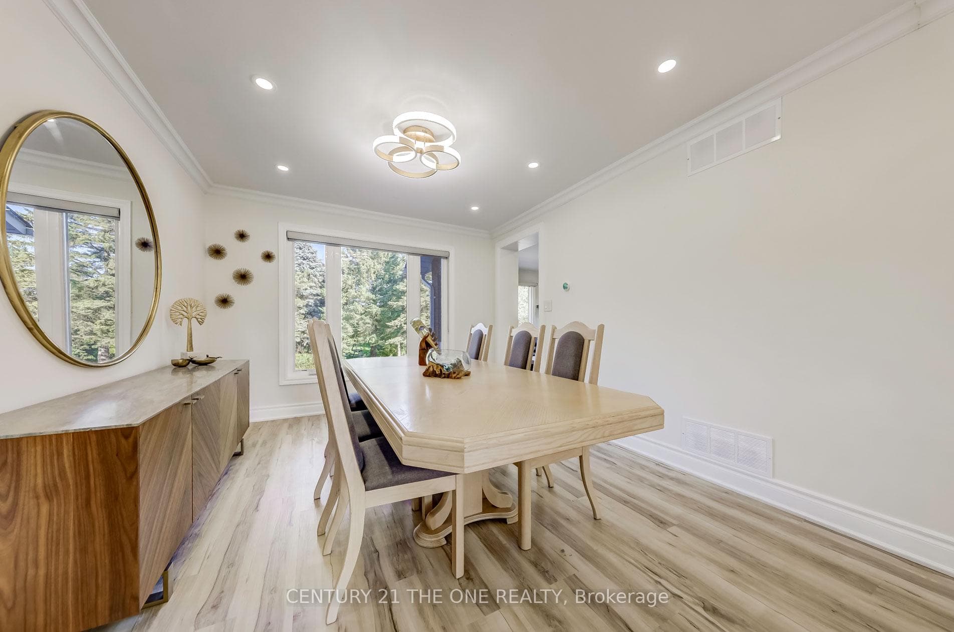1746 Mount Albert Road photo 12