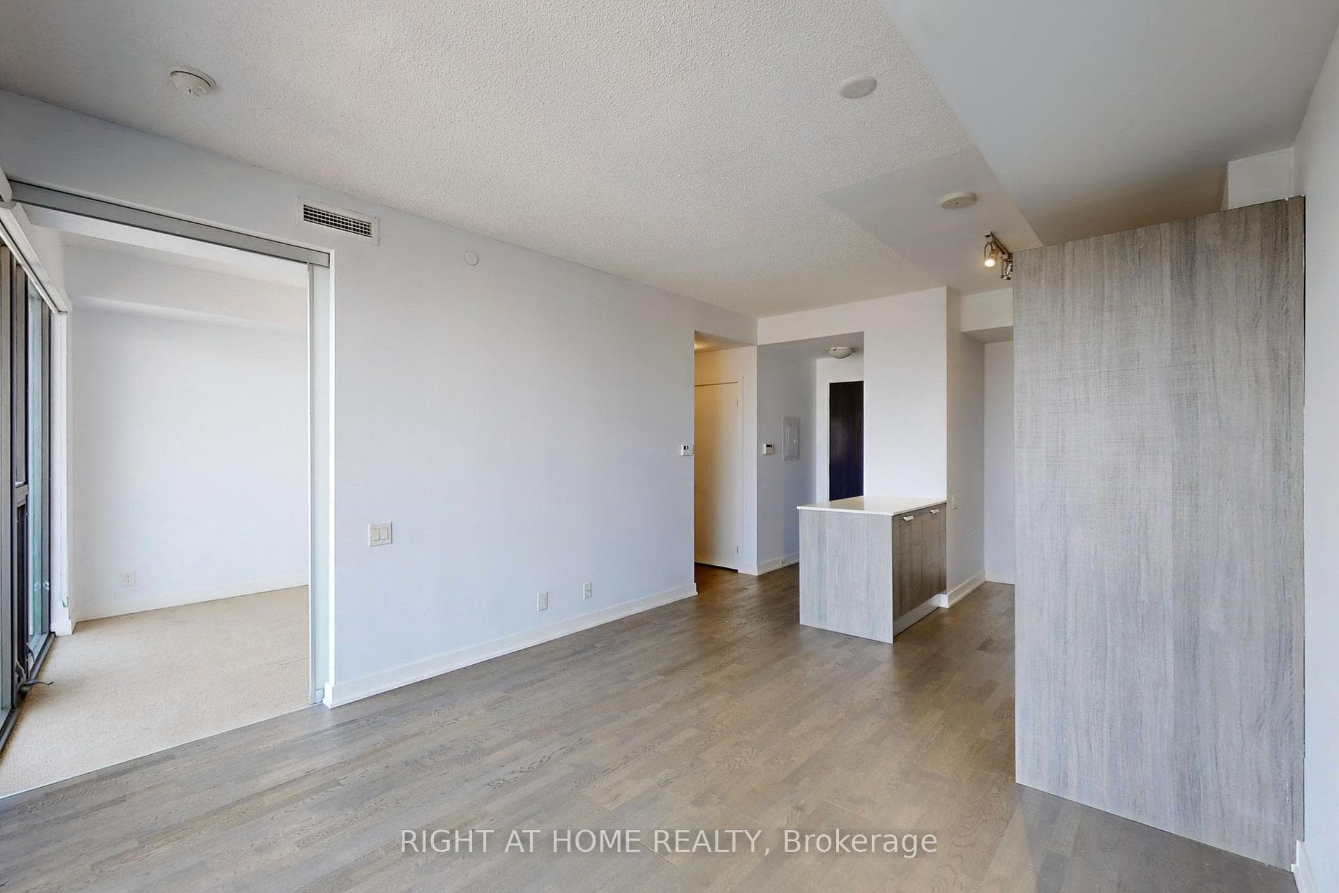 1815 Yonge Street Unit 2207 photo 14
