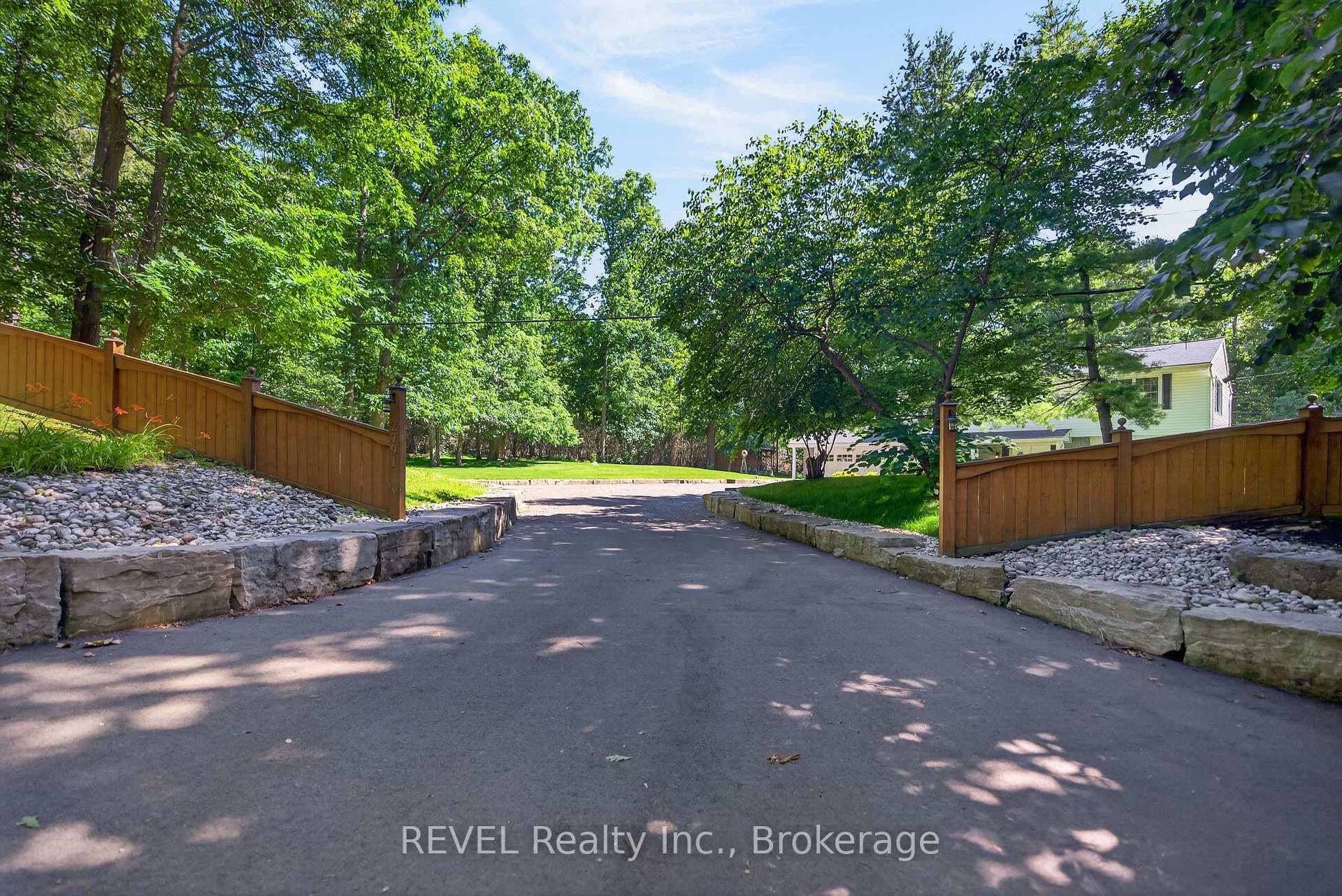 2791 DECEW Road photo 4