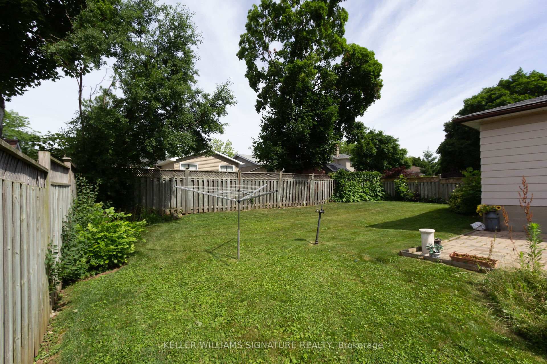 2223 Urwin Crescent photo 36