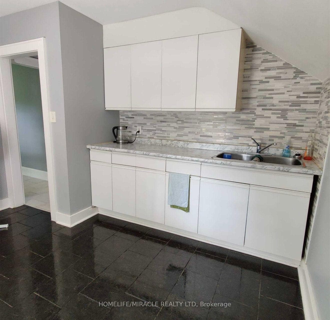 297 Morris Street photo 7