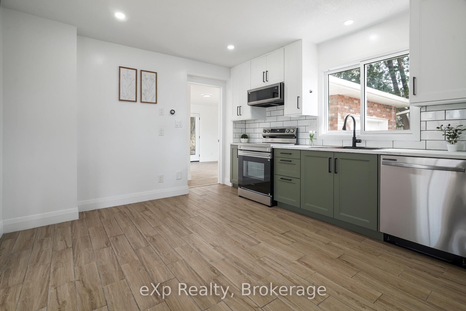 2051 Albert Street photo 12