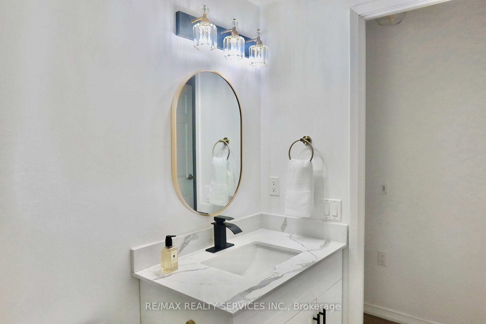 15 Maplewood Avenue Unit 310 photo 11