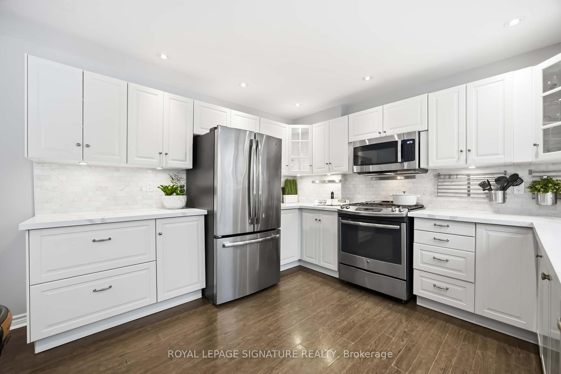 104 Marbury Crescent photo 6