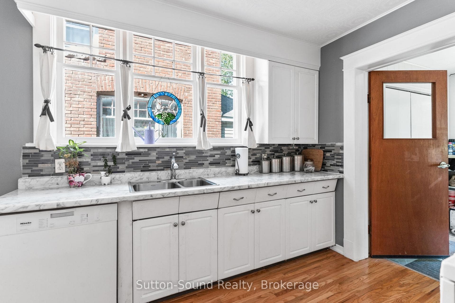 575 2nd Avenue photo 9
