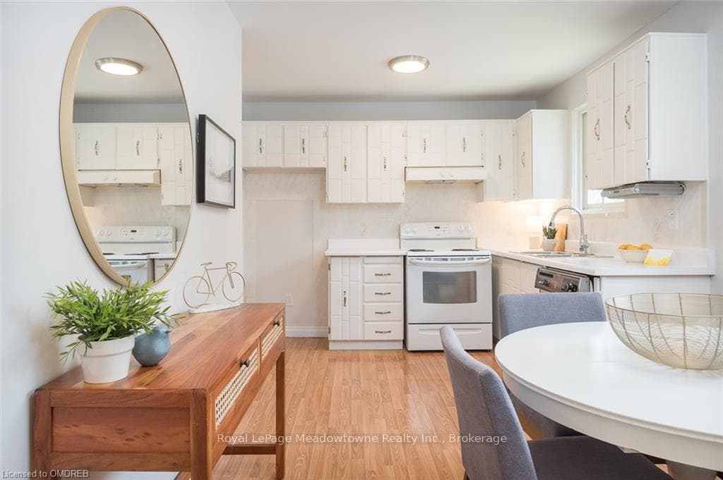 291 BASTEDO Court photo 4