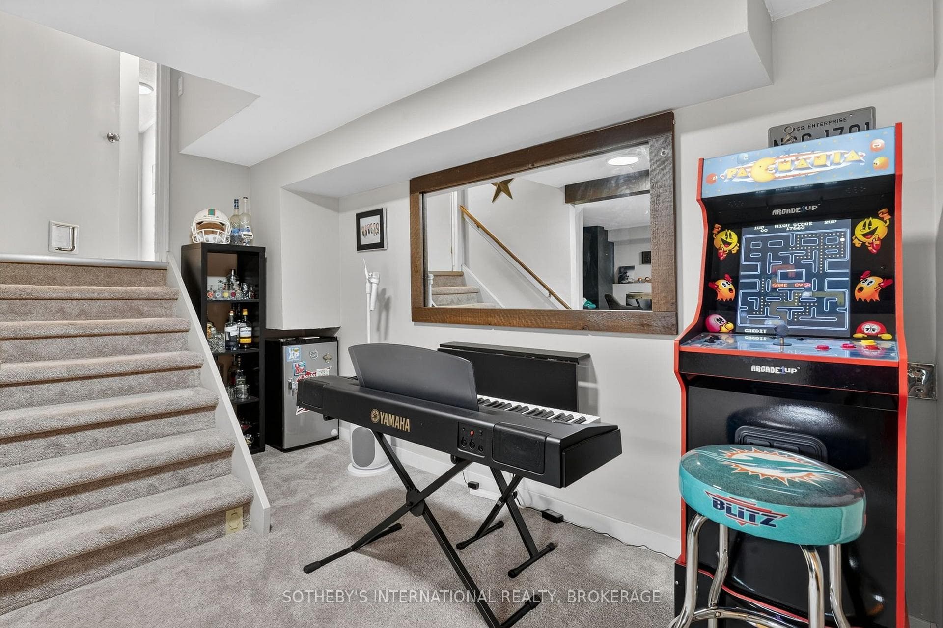 A few steps down to the recreation room