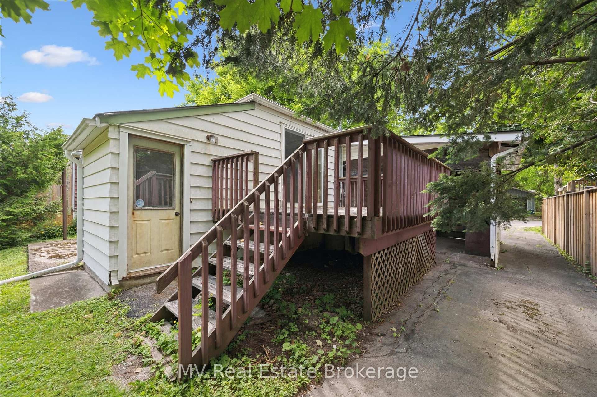 164 Graham Street photo 25