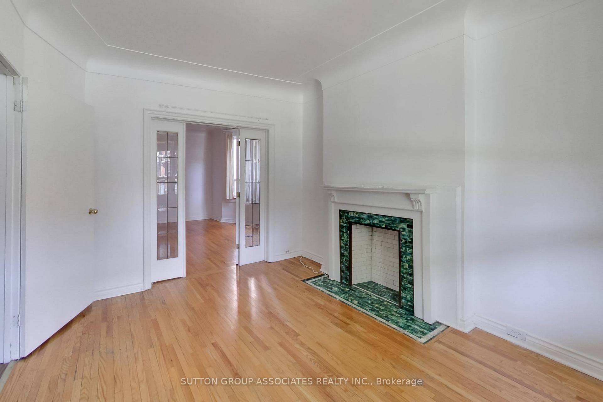 280 Grace Street photo 4