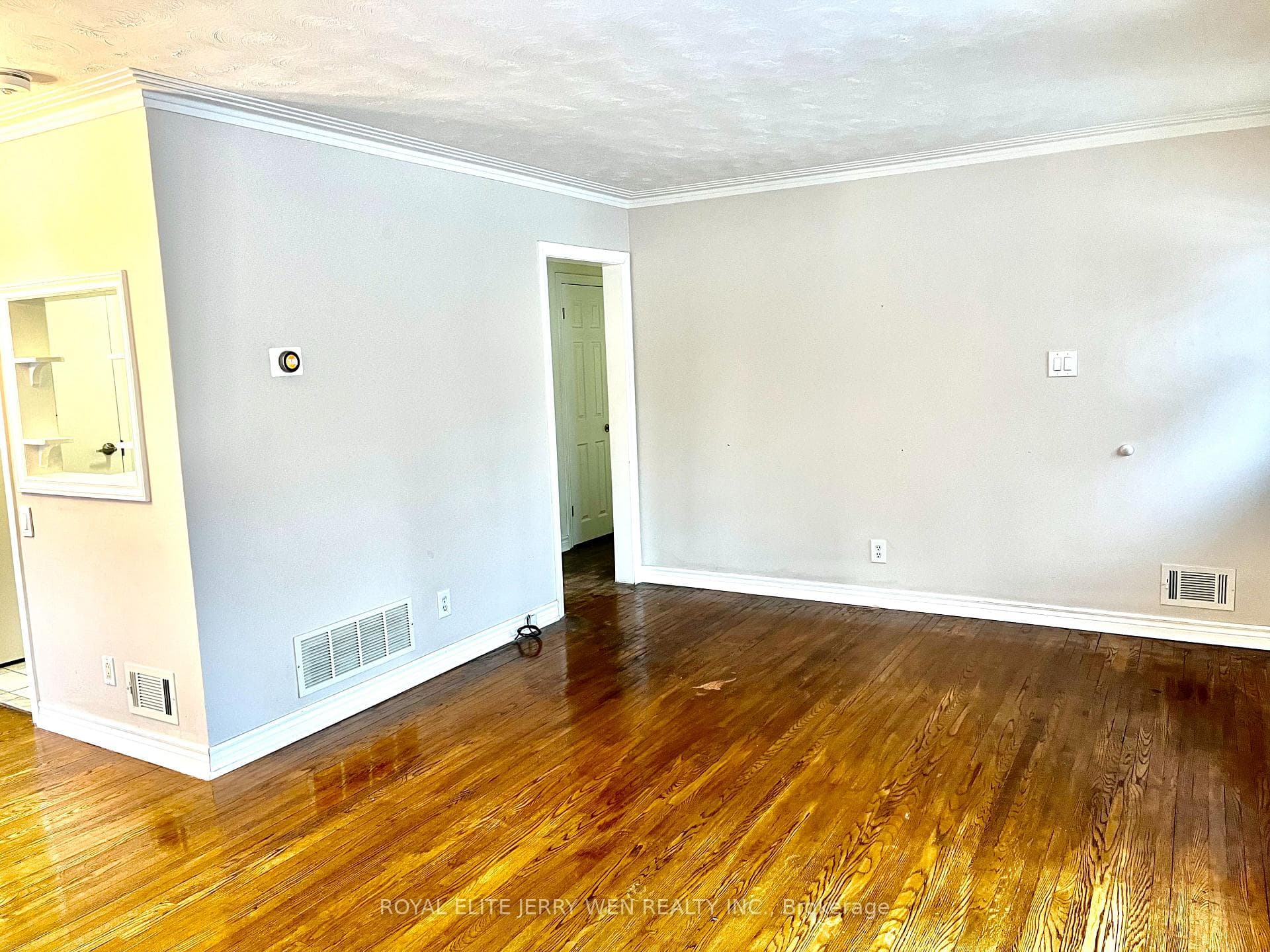 52 Monkswood Crescent Unit upper photo 7