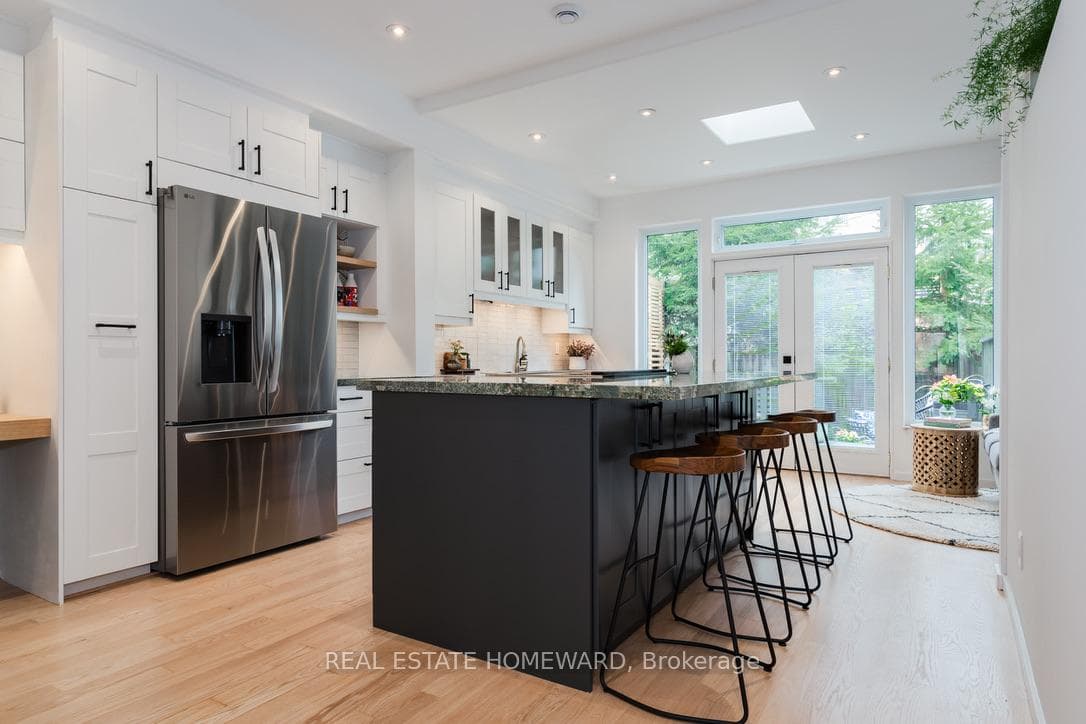 152 Simpson Avenue photo 12