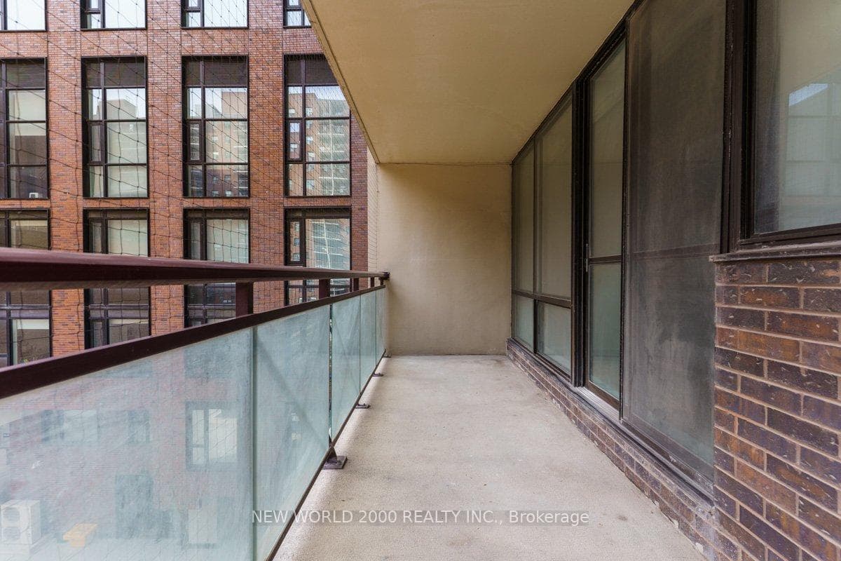 101 Roehampton Avenue Unit 1901 photo 10