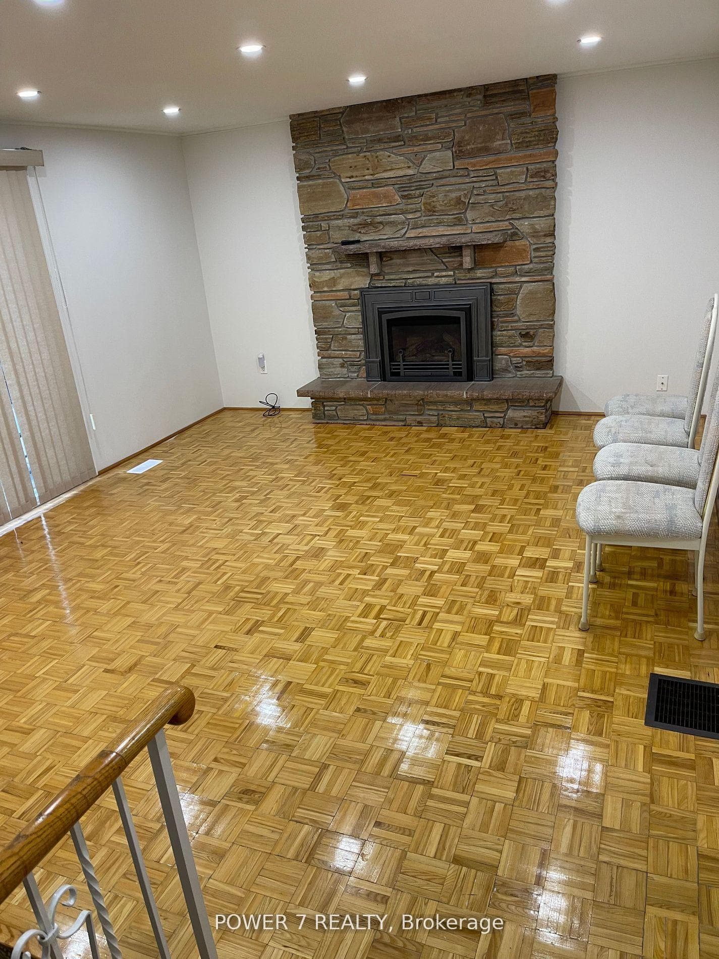7 Banfield Avenue photo 9
