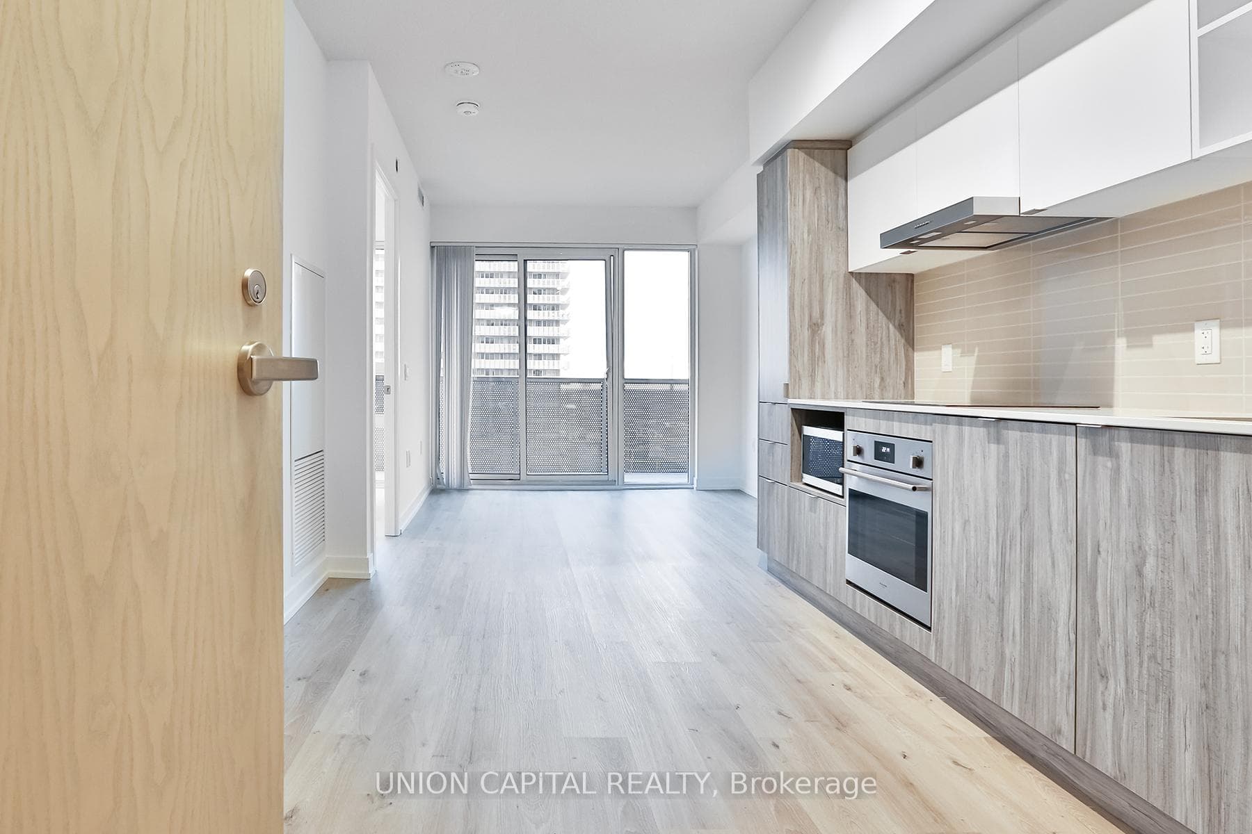 138 Downes Street Unit 3305 photo 2