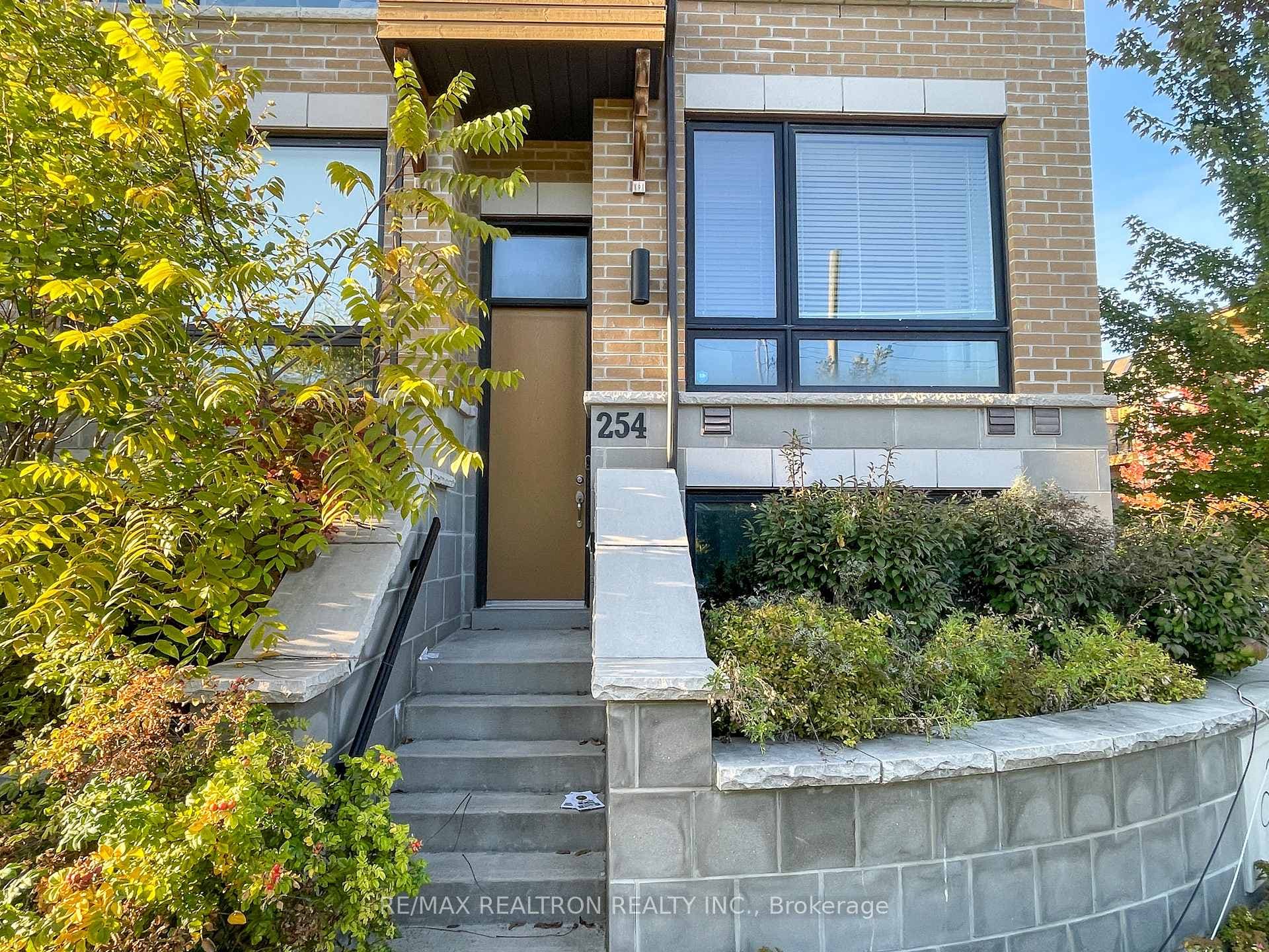 254 Finch Avenue photo 2