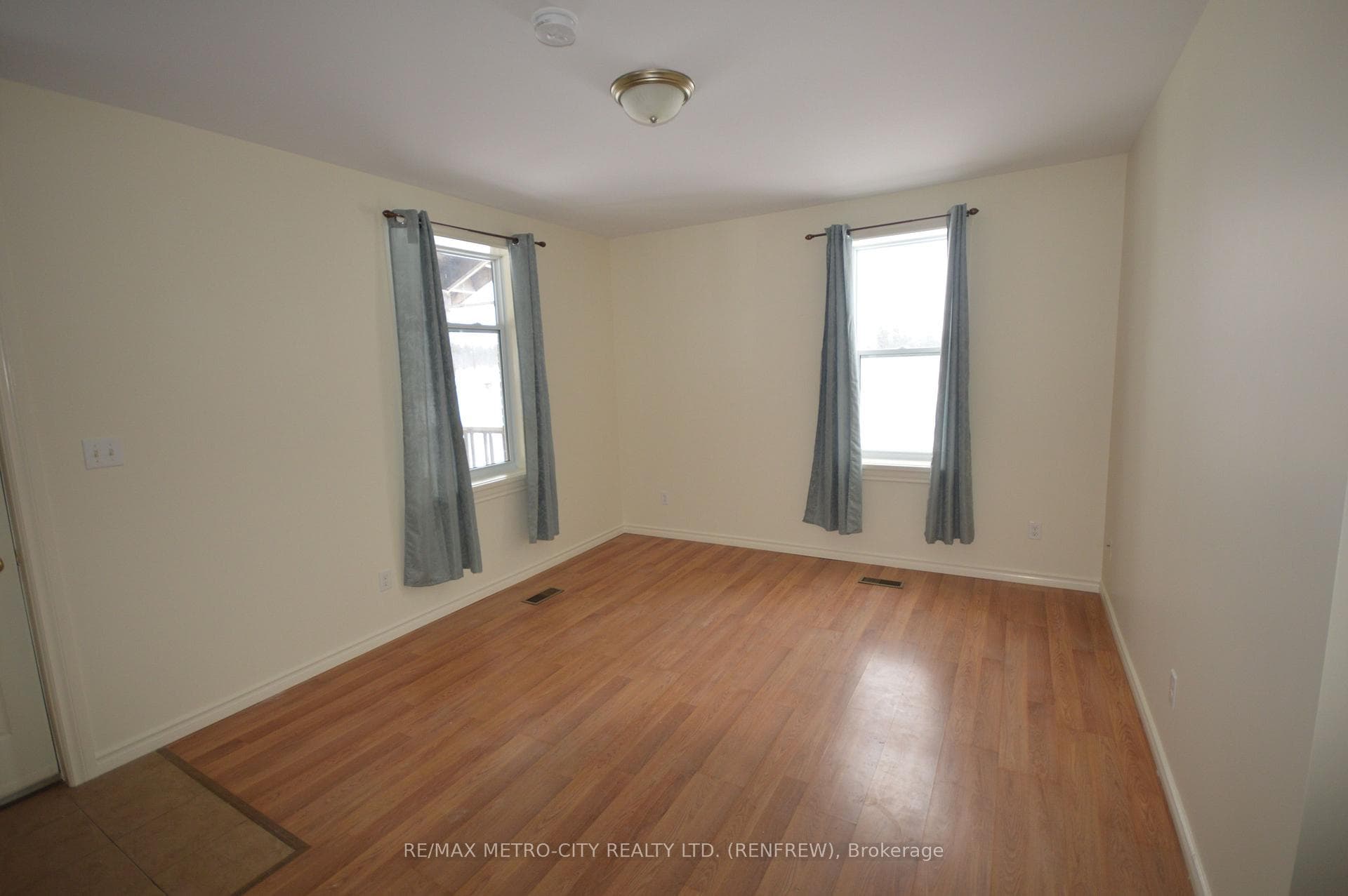2089 Russett Drive photo 12