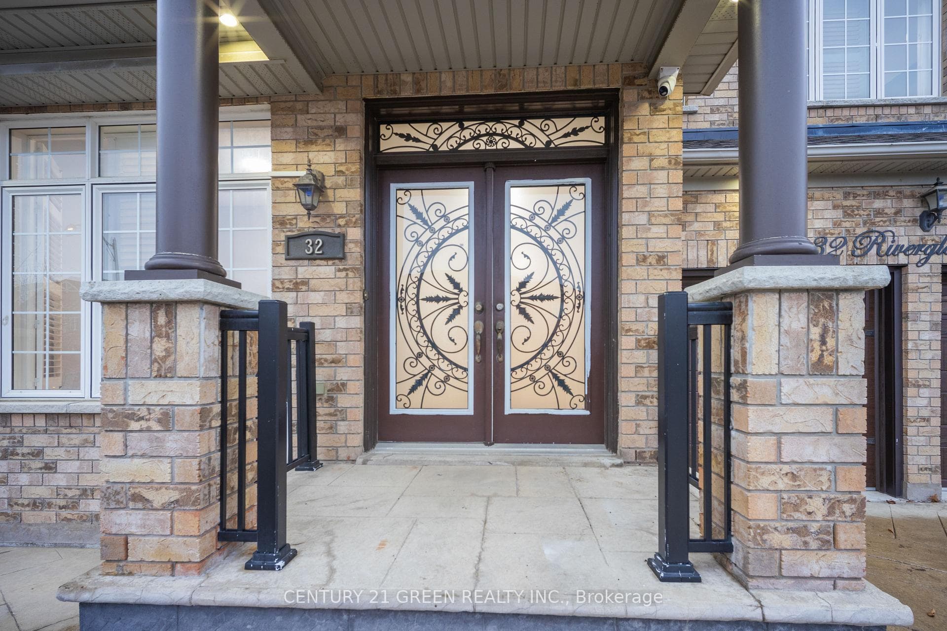 32 Riverglen Street photo 2