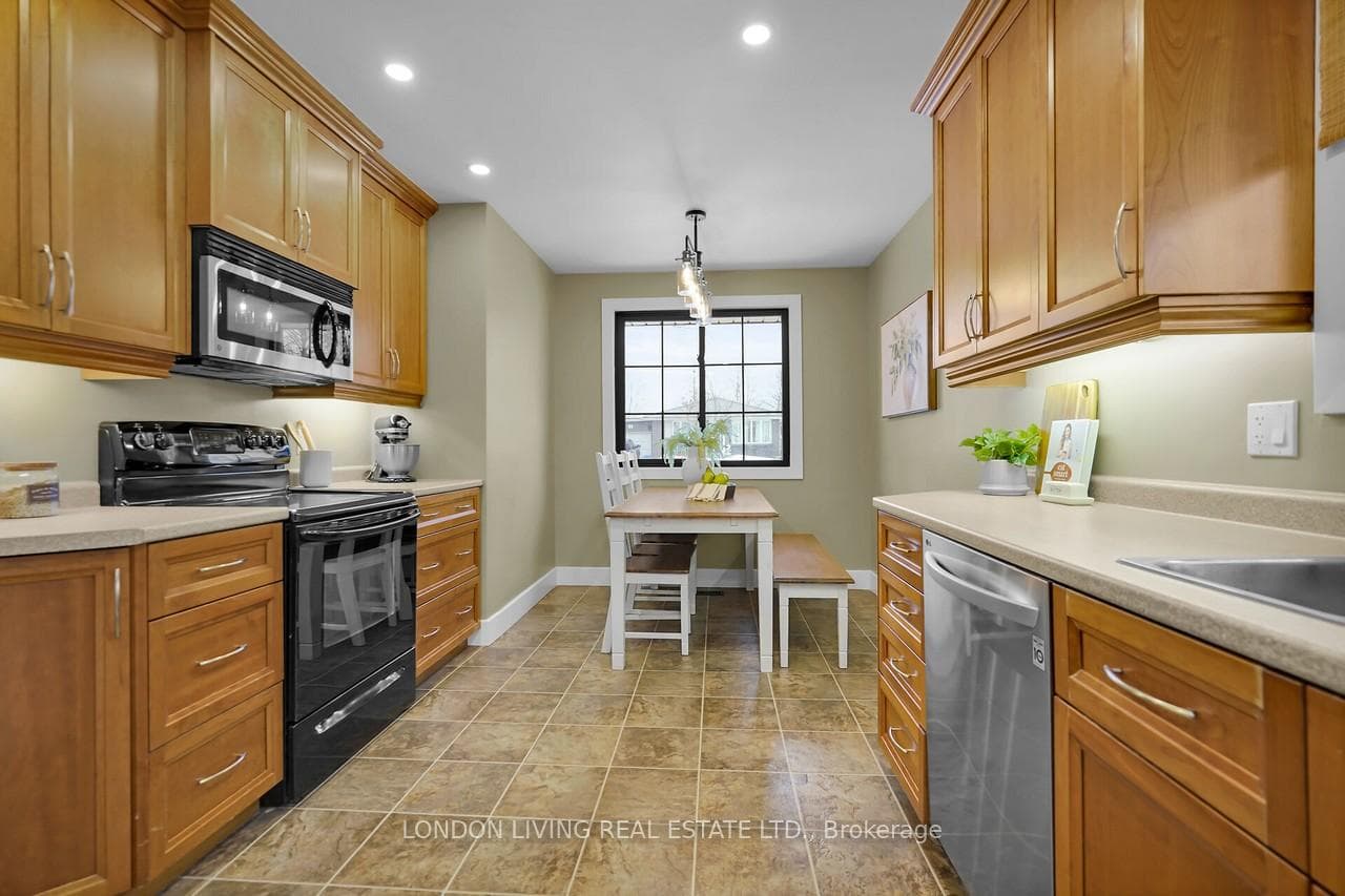 74 Jena Crescent photo 14