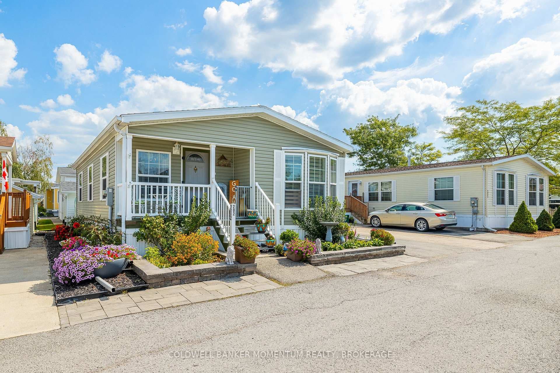 3033 Townline Road Unit 202 photo 2