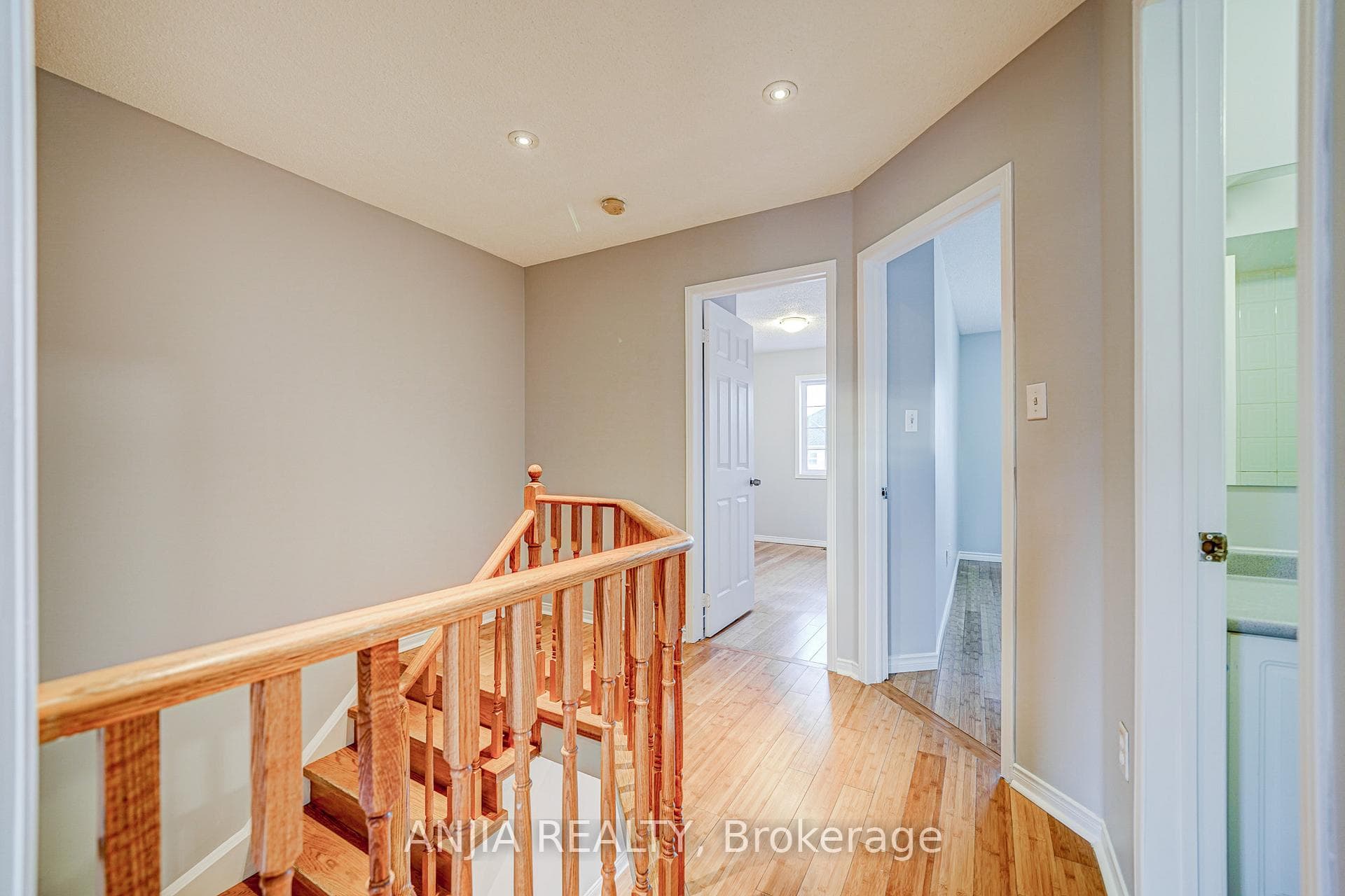 146 Billingsley Crescent photo 16