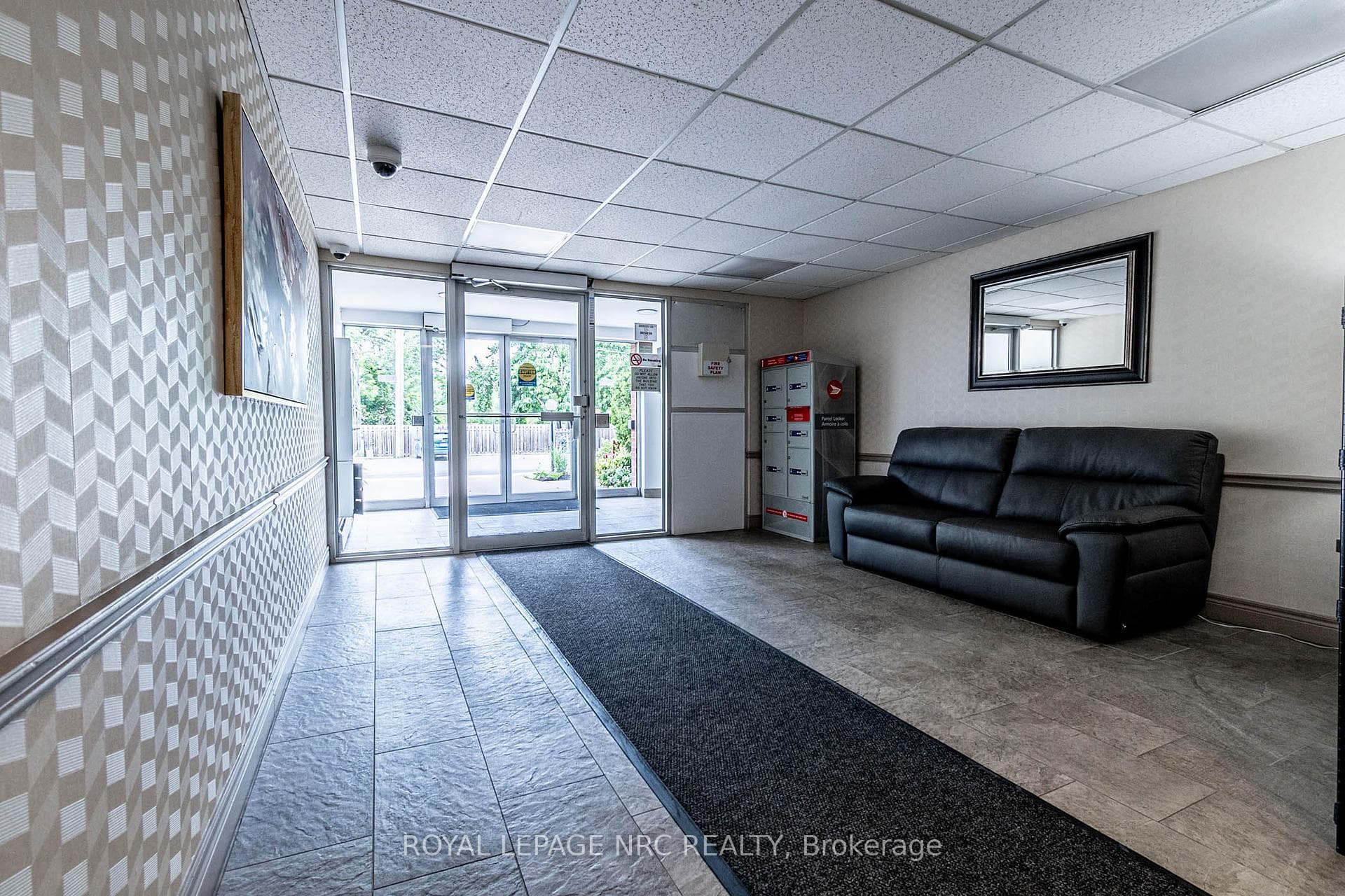 264 GRANTHAM Avenue Unit 504 photo 33