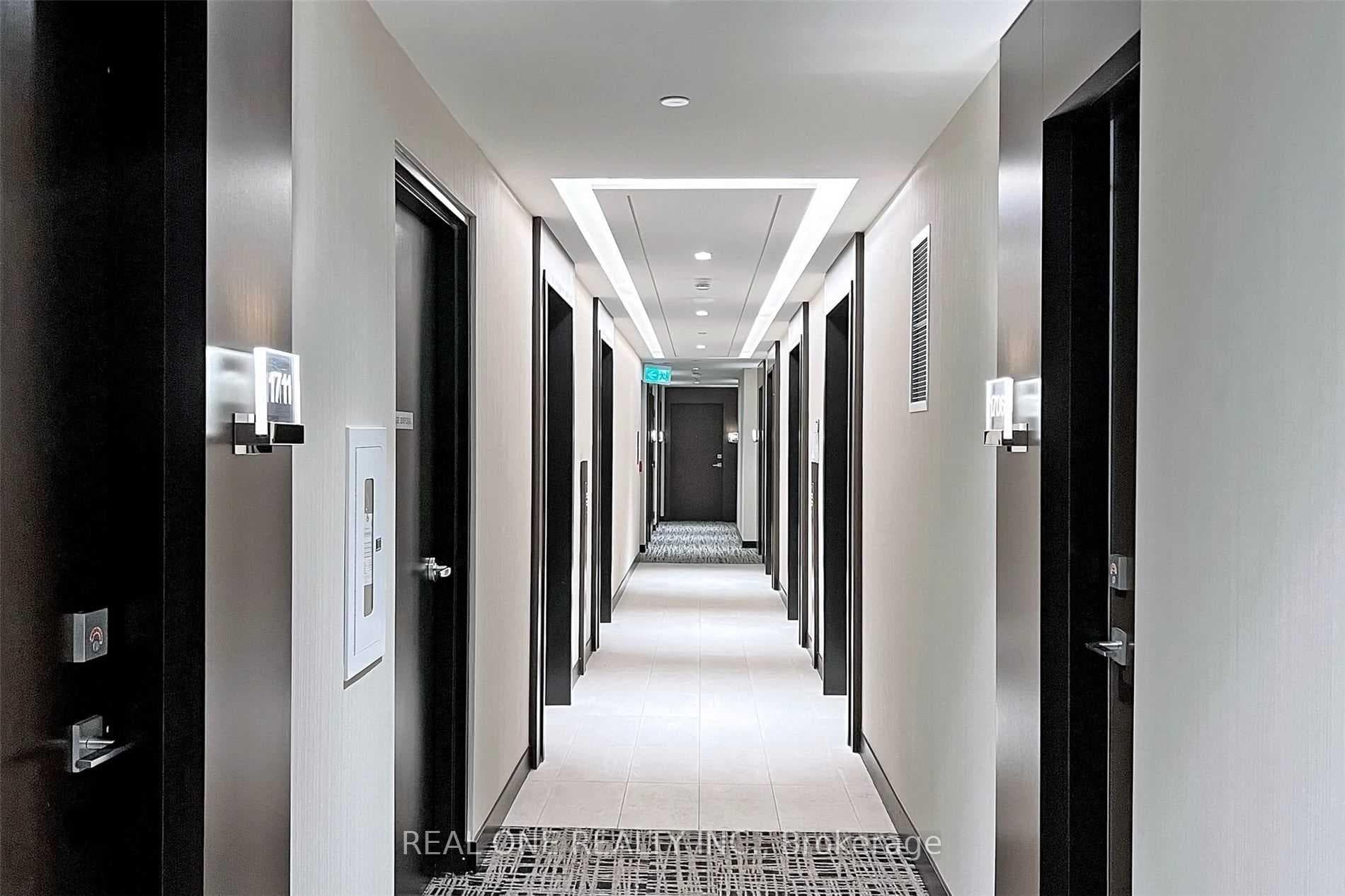 2221 Yonge Street Unit 1709 photo 7