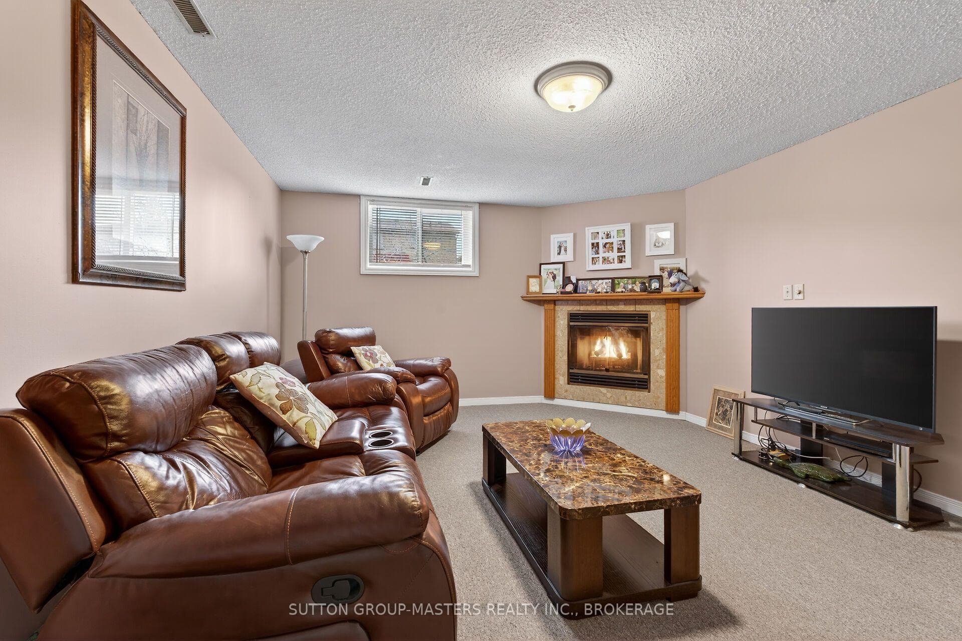 1080 Palmerston Crescent photo 24