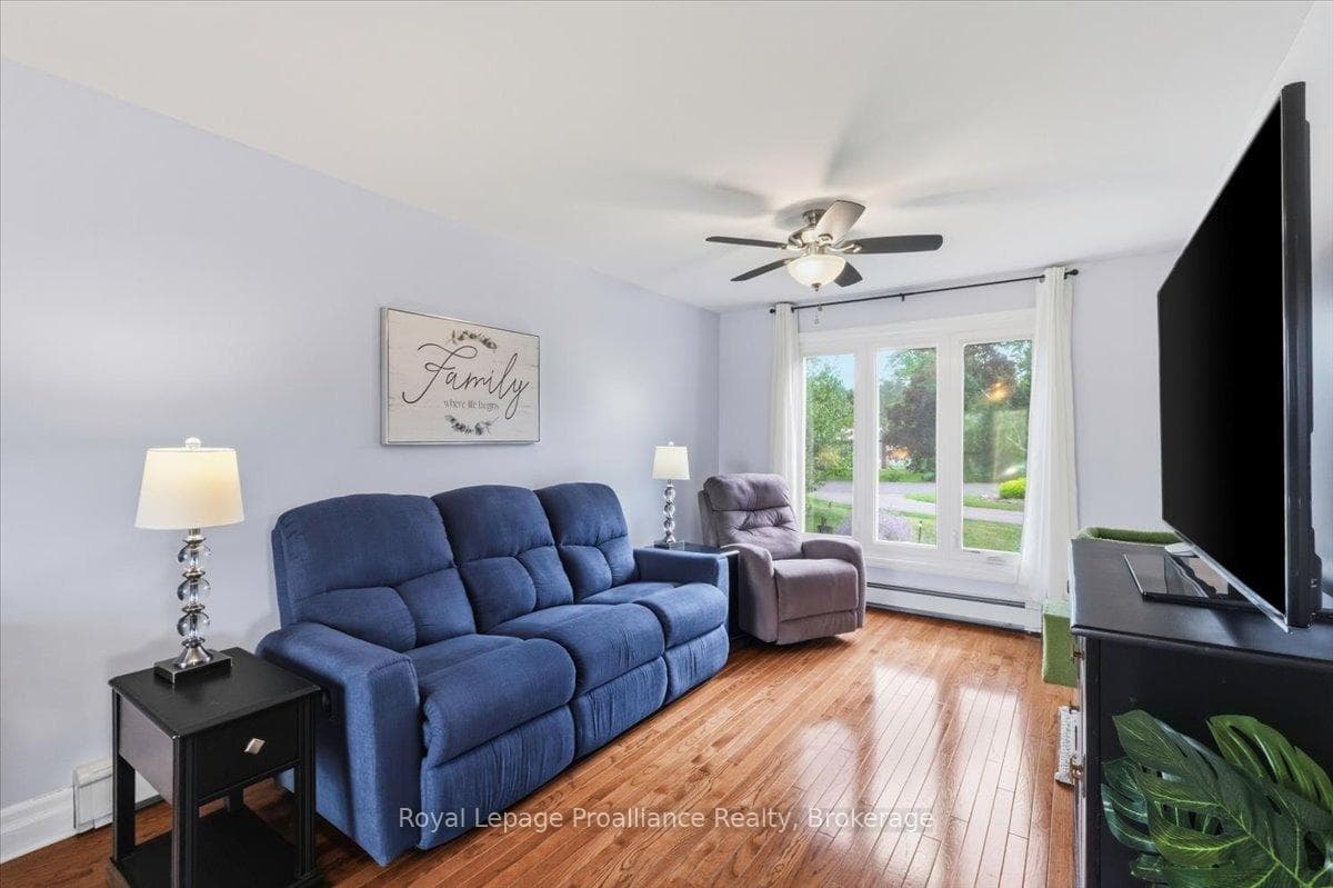 229 Henry Street photo 17