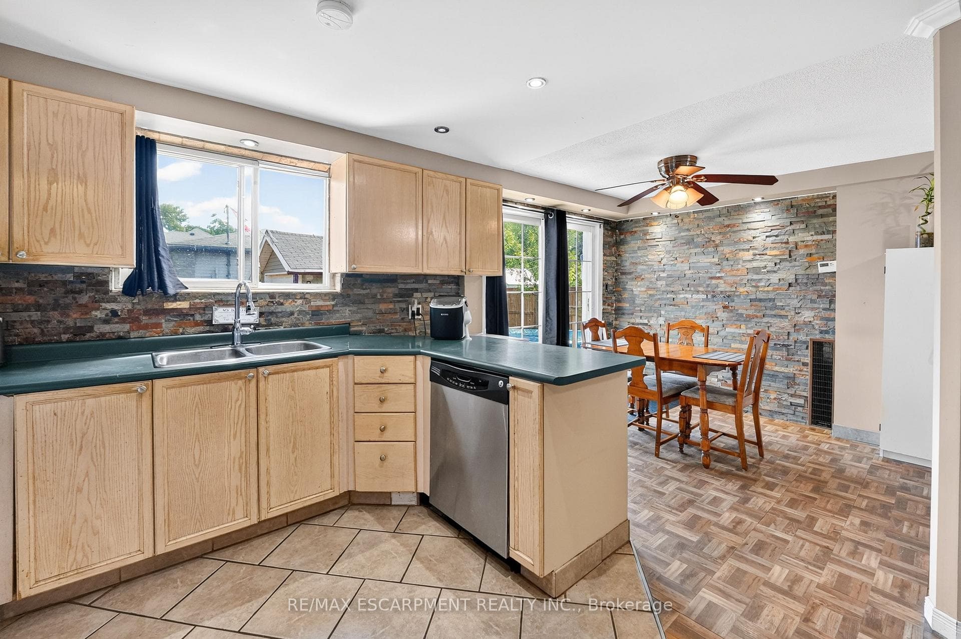 503 John Street photo 14