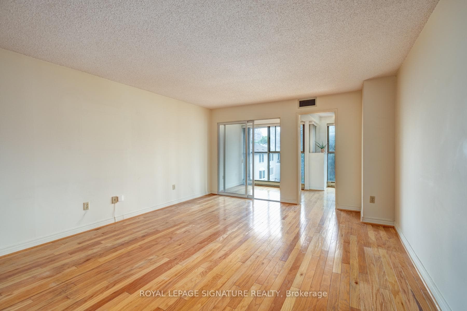 65 Scadding Avenue Unit 422 photo 4