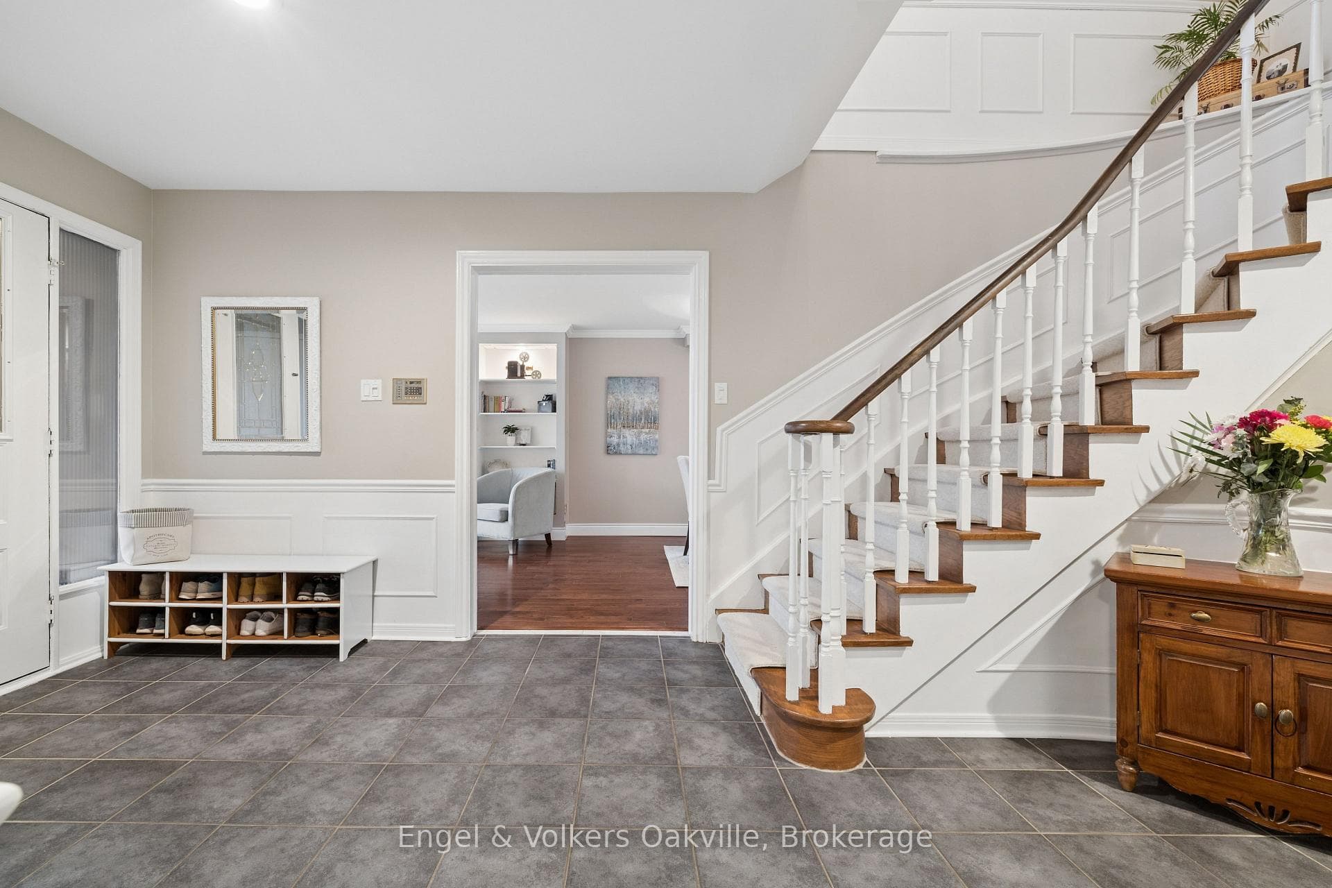1433 Kathleen Crescent photo 5