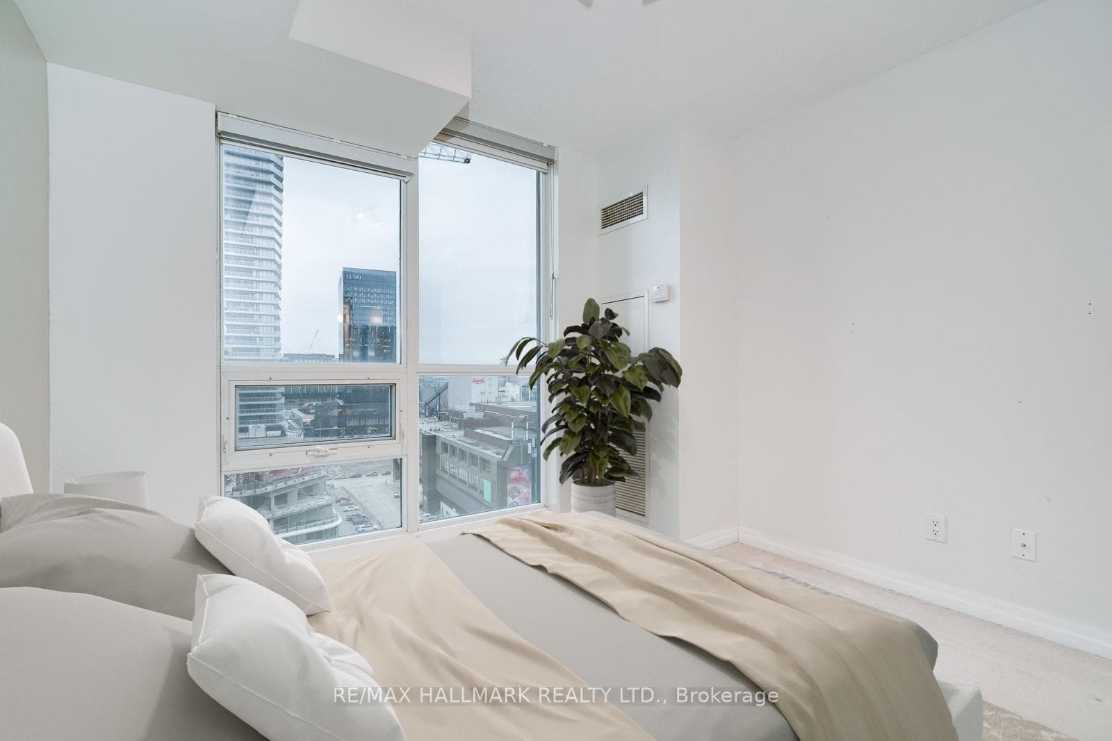 12 Yonge Street Unit 1504 photo 9