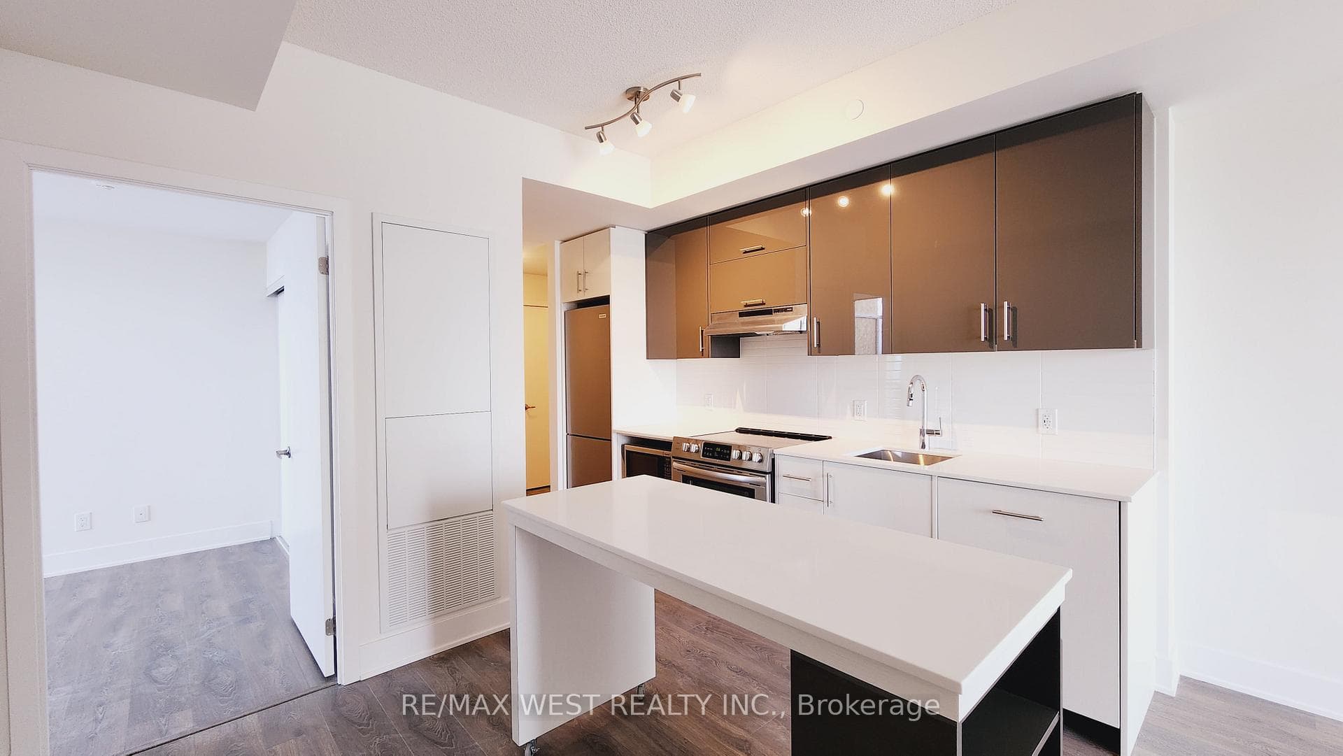 188 Fairview Mall Drive Unit 903 photo 4