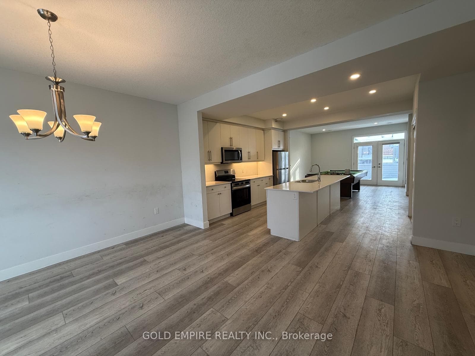990 Deveron Crescent Unit 3 photo 9