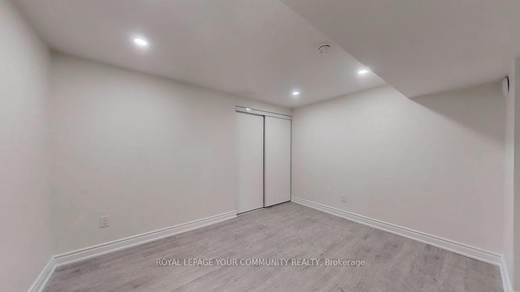 518 Kinrara Court photo 15